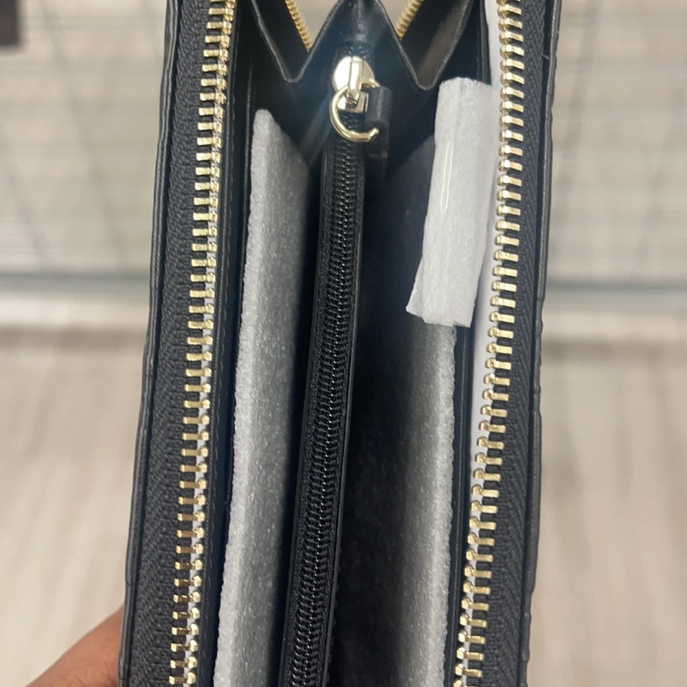 NWT DKNY LOGO BLK WALLET - Picture 5 of 7